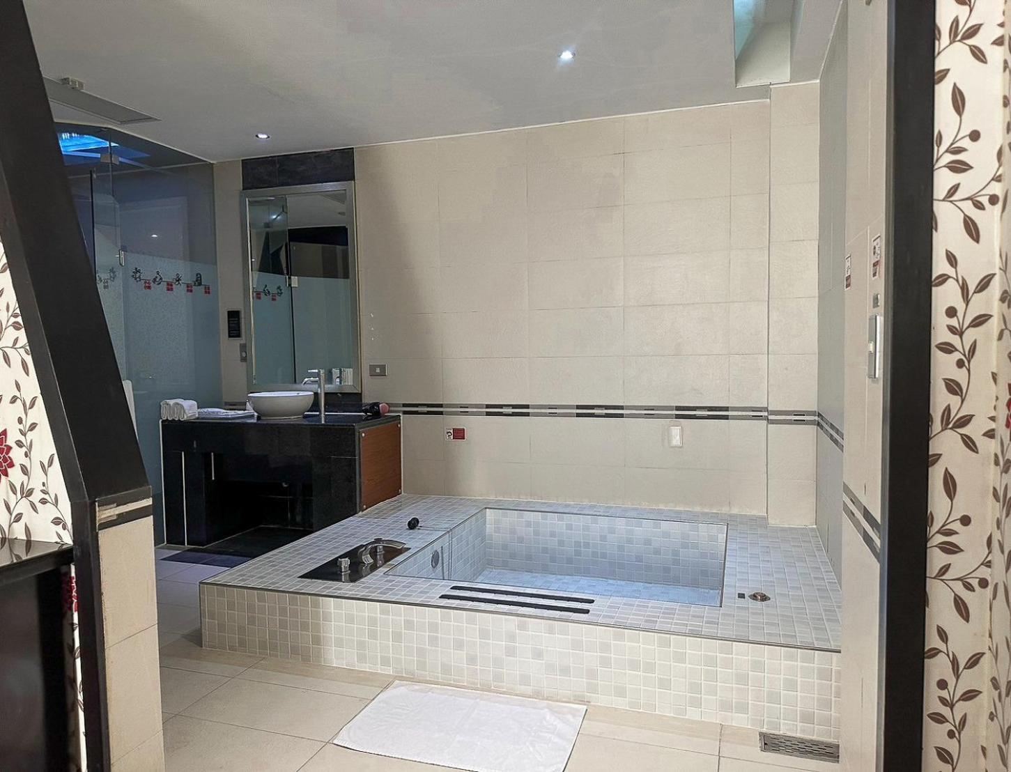 All-Ur Boutique Motel-Jhu Shan Branch Zhushan Bagian luar foto