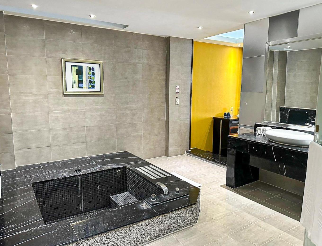 All-Ur Boutique Motel-Jhu Shan Branch Zhushan Bagian luar foto