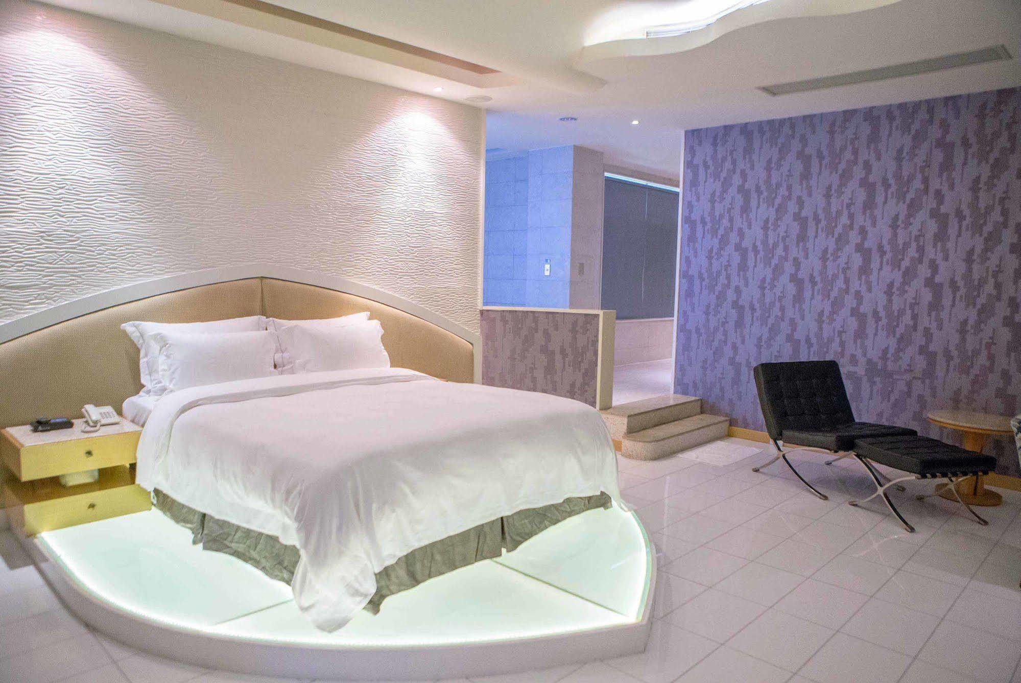 All-Ur Boutique Motel-Jhu Shan Branch Zhushan Bagian luar foto